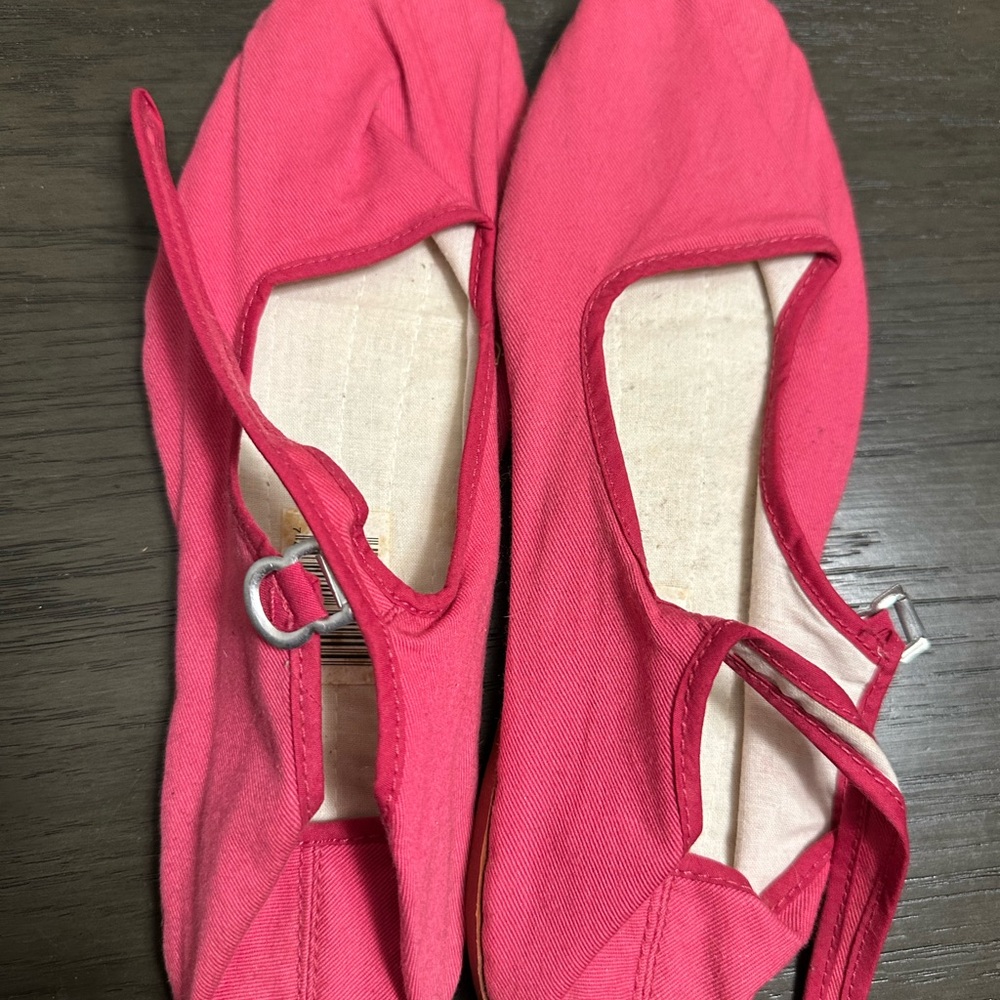Source Unknown Vibrant Pink Flats